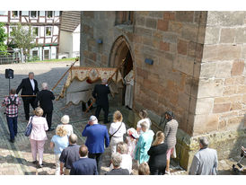 Fronleichnamsprozession durch die Straßen von Naumburg (Foto: Karl-Franz Thiede)